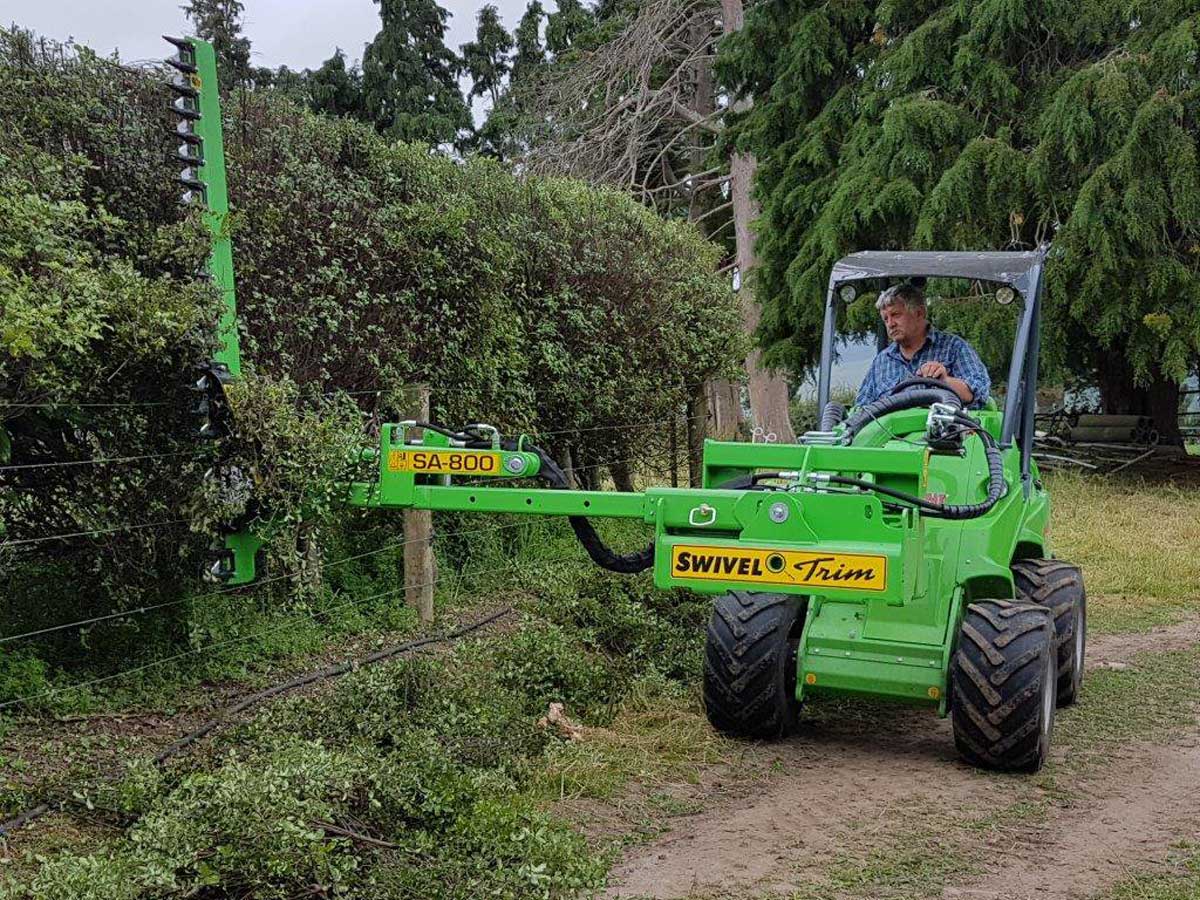 Image of a Slanetrac Avant Hedge cutter cutting a hedge